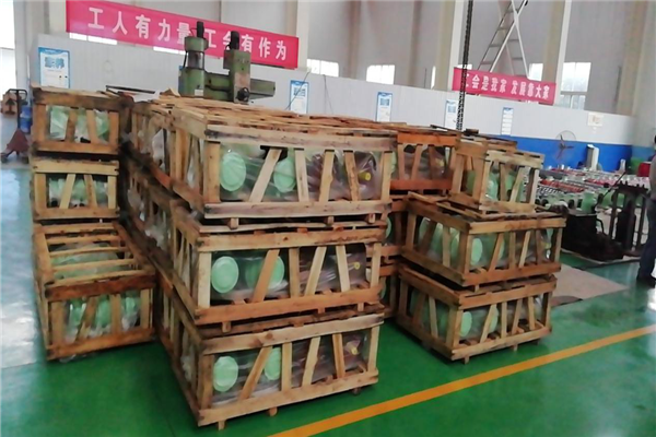 又一批熱噴塗耐磨層流輥整裝待發