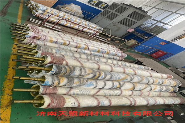 出口伊朗冷軋輥表麵火焰噴塗焊接強化.jpg